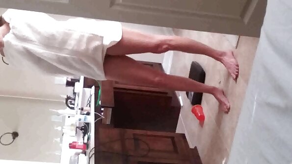 Vecinul porno mature cu floci ' s papuci cu toc înalt în ciorapi papuci cu toc înalt