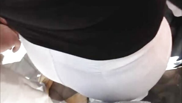 Madura voluptuosa masturbandose filme porno cu pizde cu floci en la ducha