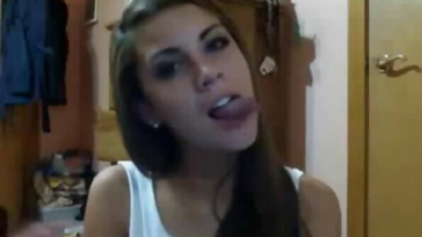 Omul surprinde pe porno babe cu floci camera tabu sex cu nepoata