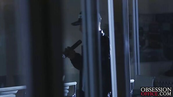 Mika sparx face un filme porno cu pizde cu floci videoclip